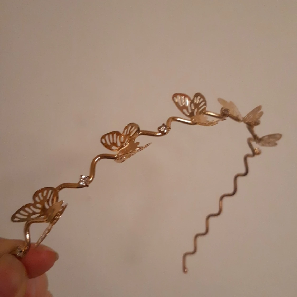 Guldigt diadem med fjärilar - 90