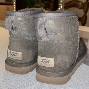 Uggs - Välanvända Uggs i strl 39