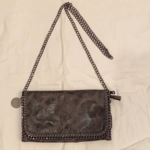 Stella väska🤍🤍 - Säljer en liknade stella väska💕🎸 säljer då jag har för många väskor🤩💘 köp direkt för 200+frakt✨😝 skriv vid intresse elr frågor