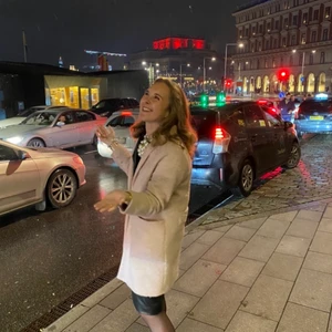 Ljusrosa kappa från Sisley Paris strl 38 - Har alldeles för många kappor och jackor, så tror den gör större nytta någon annanstans.