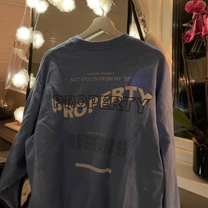 Madlady - Supersnygg långärmad tröja, storlek S men den är lite ”oversized” så passar M med. Använd två gånger