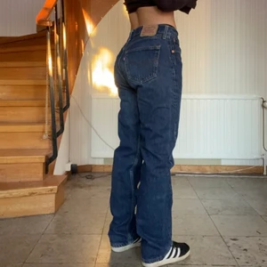 Levi’s jeans - Levi’s 501 W32 L32! Dom mest perfekta jeansen!! I bra skicka
