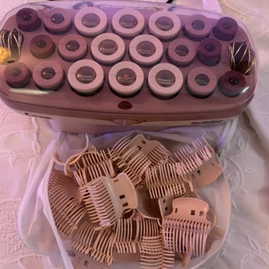 babyliss ceramic roller - säljer oanvänd bablyiss roller Rosa färg lägger bara på garderoben  , du är välkommen att hämta på  plats Tack