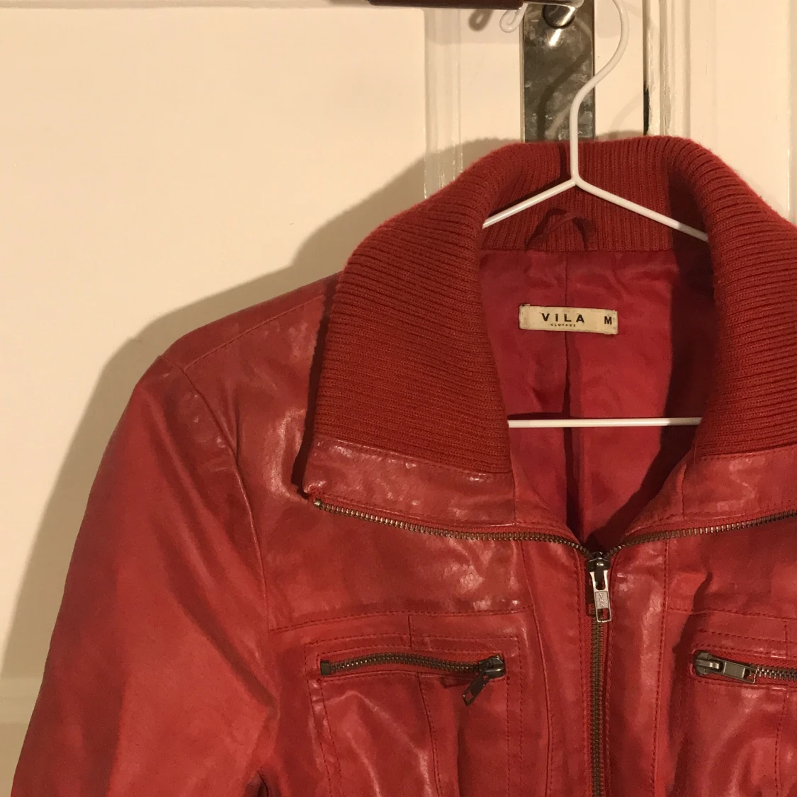 Röd skinnjacka  - 90