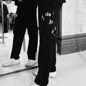 Palm angels  - Palm angels byxor i storlek 50, motsvarar M/L. Condition 9/10. (Pris kan diskuteras vid eventuell affär)