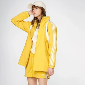 Adidas vindjacka - Köpt för ca 3 år sen. Använd ett par gånger men är som ny och även stor i storleken.