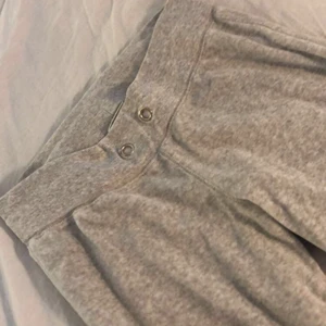 Mjukis byxor  - Jätte fina lågmidjade mjukisbyxor från Cubus. Inga defekter och i bra skick💕