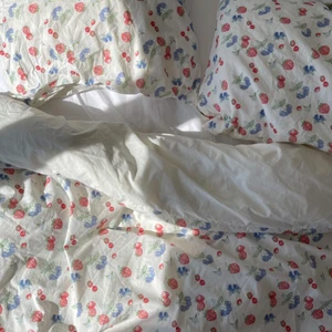 Söker djerf avenue summer island berries - Söker djerf avenue summer island berries duvet i storlek 140 x 200cm, gärna med tillhörande örngott :)) 