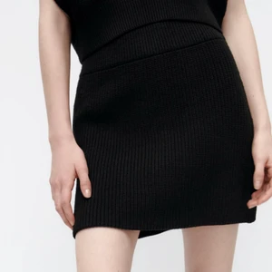 Stickad kjol - Säljer den populära stickade kjolen ifrån zara, aldrig använd