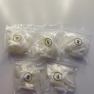 Nageltippar  - Nageltippar storlek 0-4. Alltså L-M. Säljs pga att de är för stora för mig som har ganska små naglar 💅🏻