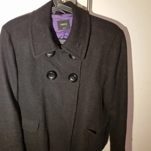 Oasis kappa str: 42 - Kort kappa, 2 fickor. Str: 42