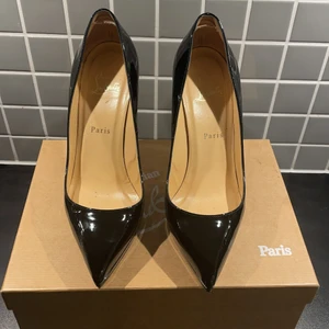 Christian Louboutin - Pigalle Plato black. Som nya. 