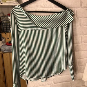 Ginatricot skjorta/blus, 34 - Knappt använd, skönt/lätt material