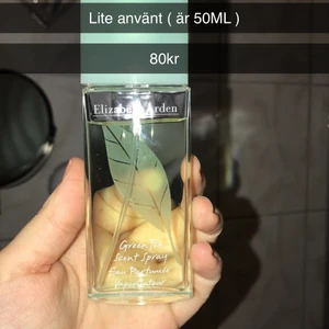 Parfym  - Den är använd några gånger, inte riktigt min doft men lukannars super fräscht!