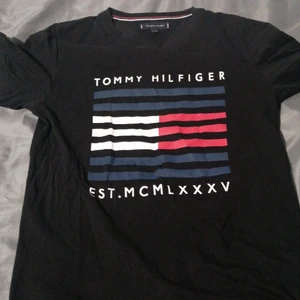 Tommy  - En riktigt Nice t shirts passar t allt. 
