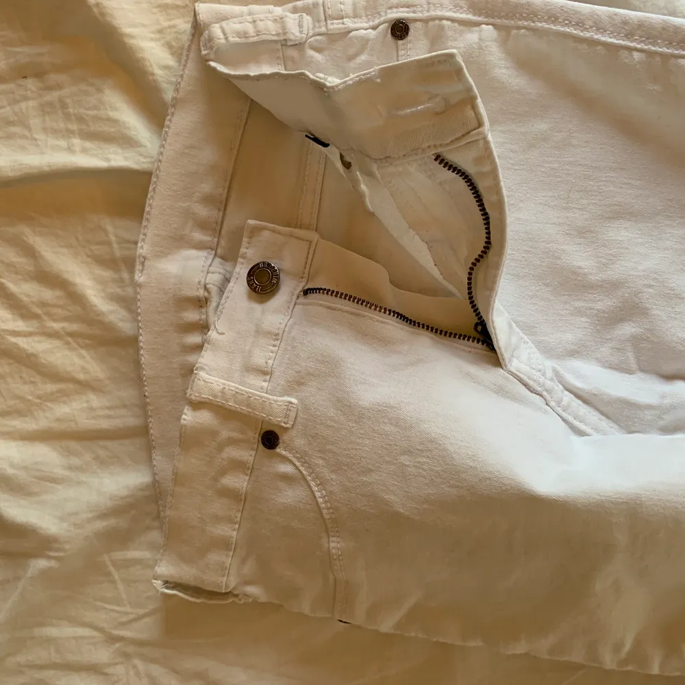 Slim jeans från Dr denim. inga fläckar eller missfärgningar. Sällan använt dom. Storlek S.   Gratis frakt!. Jeans & Byxor.