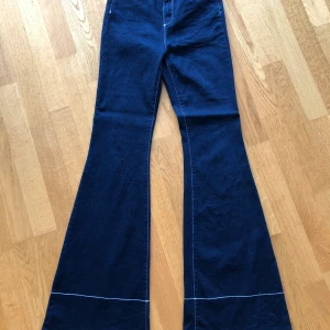 Blåa jeans  - Superstretchiga Jeans från Naked. Använda två gånger.
