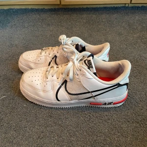 Nike Air Force 1 - Nike Air Force 1 D/SM/X modellen! Skit snygg och riktigt sköna😁Pris kan diskuteras vid snabb affär!! Orginal box med kommer
