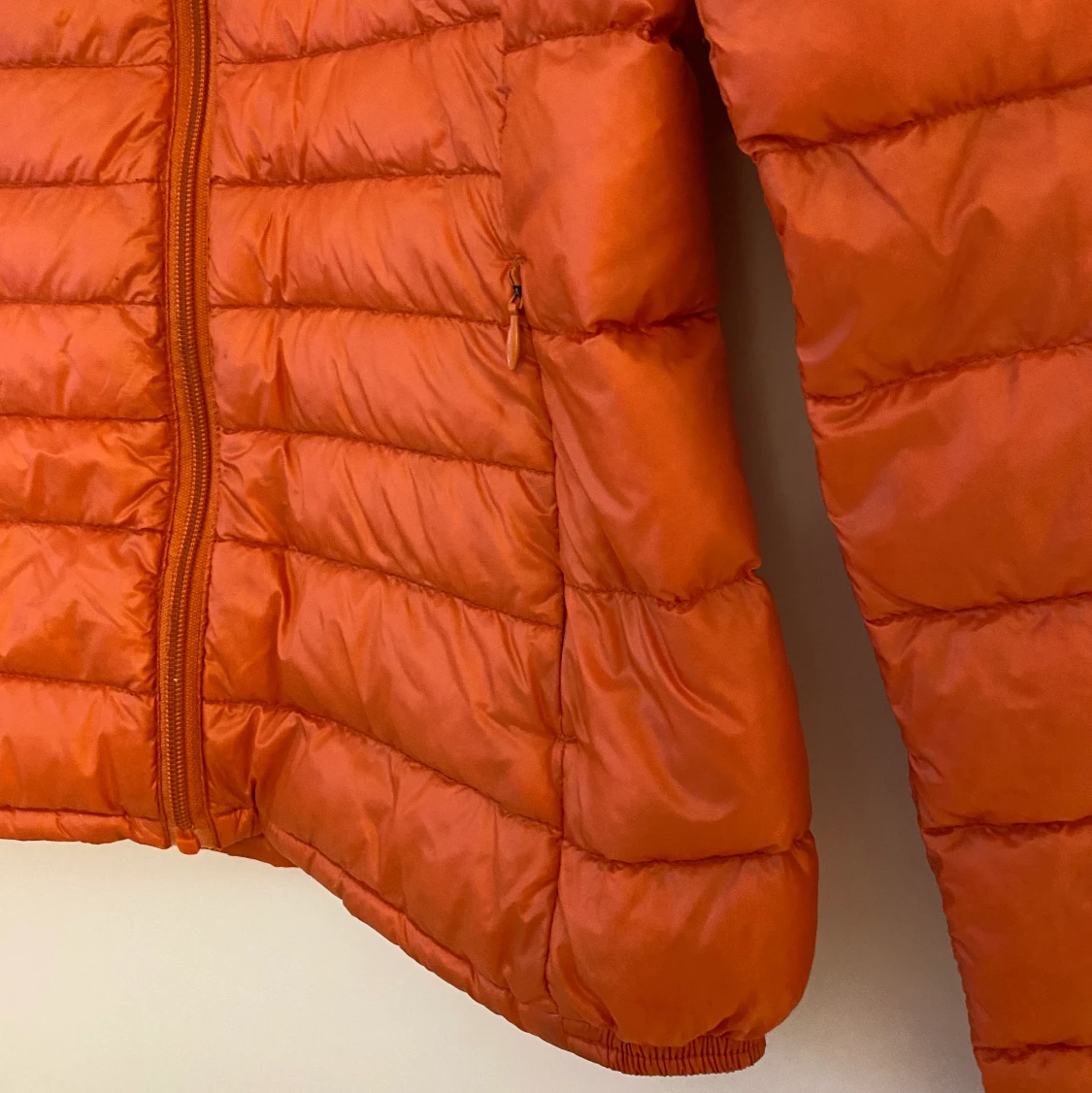 Orange lättviktsdunjacka - 91