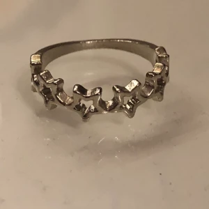 Stjärn ring  - En jättesöt stjärnring, köptes för 55kr 💘betalning via swish