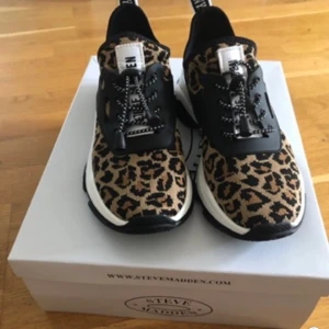 NYA Steve Madden -Match Sneaker Leo stl 37 - Helt Nya Steve Madden stl 37, ord pris:1100kr