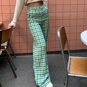 Gröna zara byxor  - Söker dessa byxor från Zara, storlek M 💕