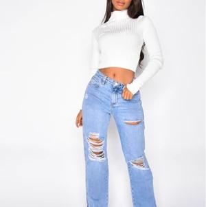 Slitna jeans med slits - Skitfina jeans med slits på sidorna från Jeans industry (fransk sida) som är för små på mig. Storlek M/38 men passar S skulle jag säga.