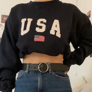 Brandy Melville tjocktröja  - Tjocktröja från brandy Melville som jag knappt använt. Storlek xs/s😌