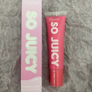 Colourpop läppglans - Säljer två helt oanvända och oöppnade läppglans från Colourpop i färgerna jawbreaker och Big Chew! Säljer för 120kr inklusive frakt!!💗💗