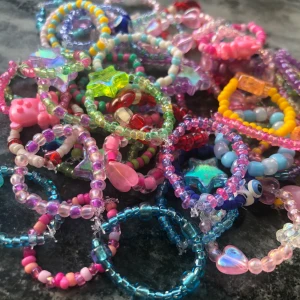 Ringar💖 pärlringar billigt paketpris FRI FRAKT - Ringar!💖 enkelringar: 15 för 60 (ingen ”berlock”)         Ringar med berlock: 8 för 60💖   💖Blandade ringar: 12 för 60💖 välj själv färgkombinationer! FRI FRAKT 