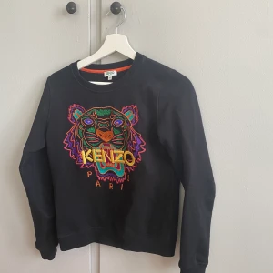 Kenzo - Äkta kenzo tröja i storlek XS. Nypris 2600kr, använd fåtal gånger.