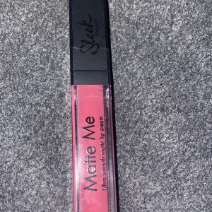 Matt läppglans - En väldigt fin matt läppglans för billigt pris!