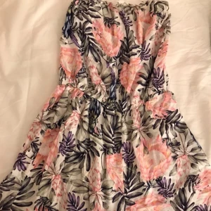 Byxdress fast med shorts istället för byxor - XS från HM