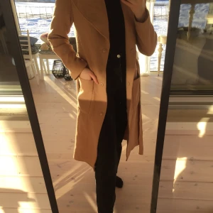 Kappa - En kappa som jag köpte på Myrornas. Den är i gott skick och är härlig och bekväm, men har inte kommit till användning. Frakt tillkommer:)