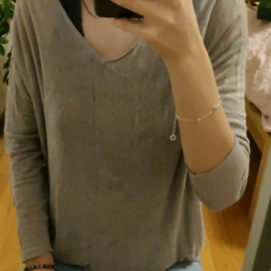 Blus i 90% Linnen - Superfin tröja från Wera Stockholm, hade behållit själv ifall jag fått mer användning för den :/