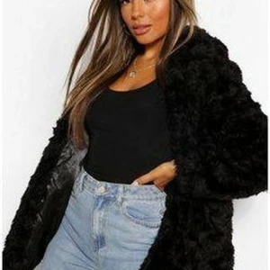 Petteie kappa - Använd 2 gånger och märkte det inte min still därför väljer jag sälja den.                                                        Original pris:666