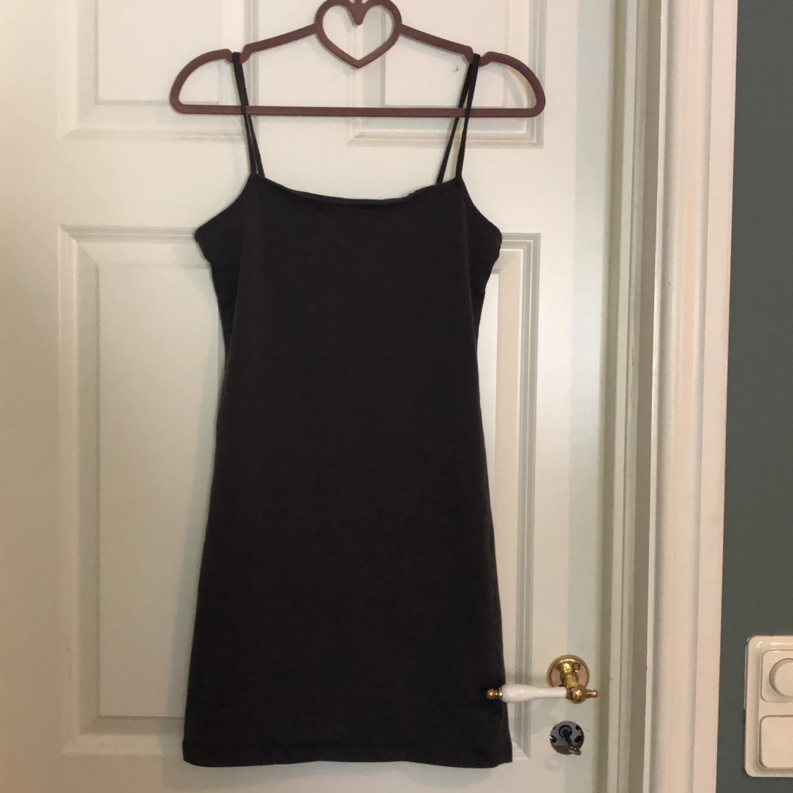 Mörkgrå tight klänning