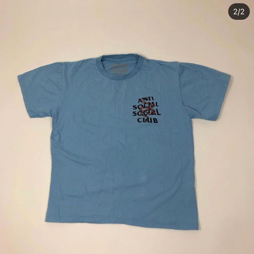En assc tshirt i riktigt bra skick, köpt för 1000kr på en resell sida på insta, storlek m.  Frakt 65kr. T-shirts.