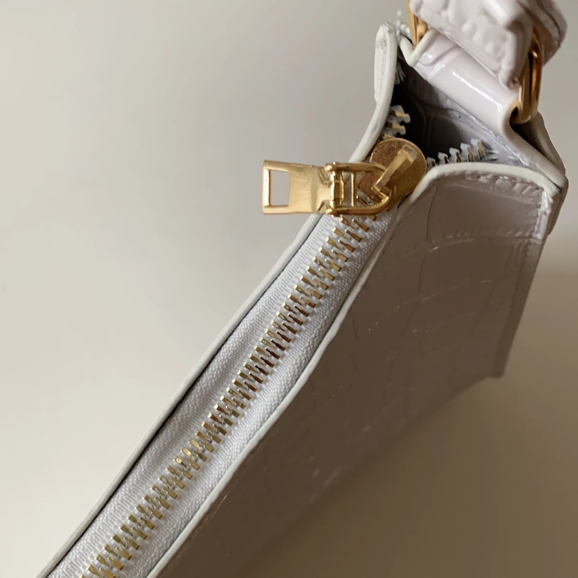 SUPERSÖT AXELVÄSKA  - 91