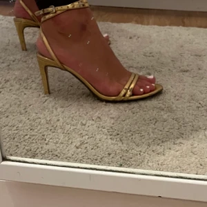 Bershka klackskor - Superbekväma tack vare den låga klacken, nyskick