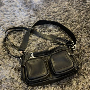 Svart väska  - Bra skick💜