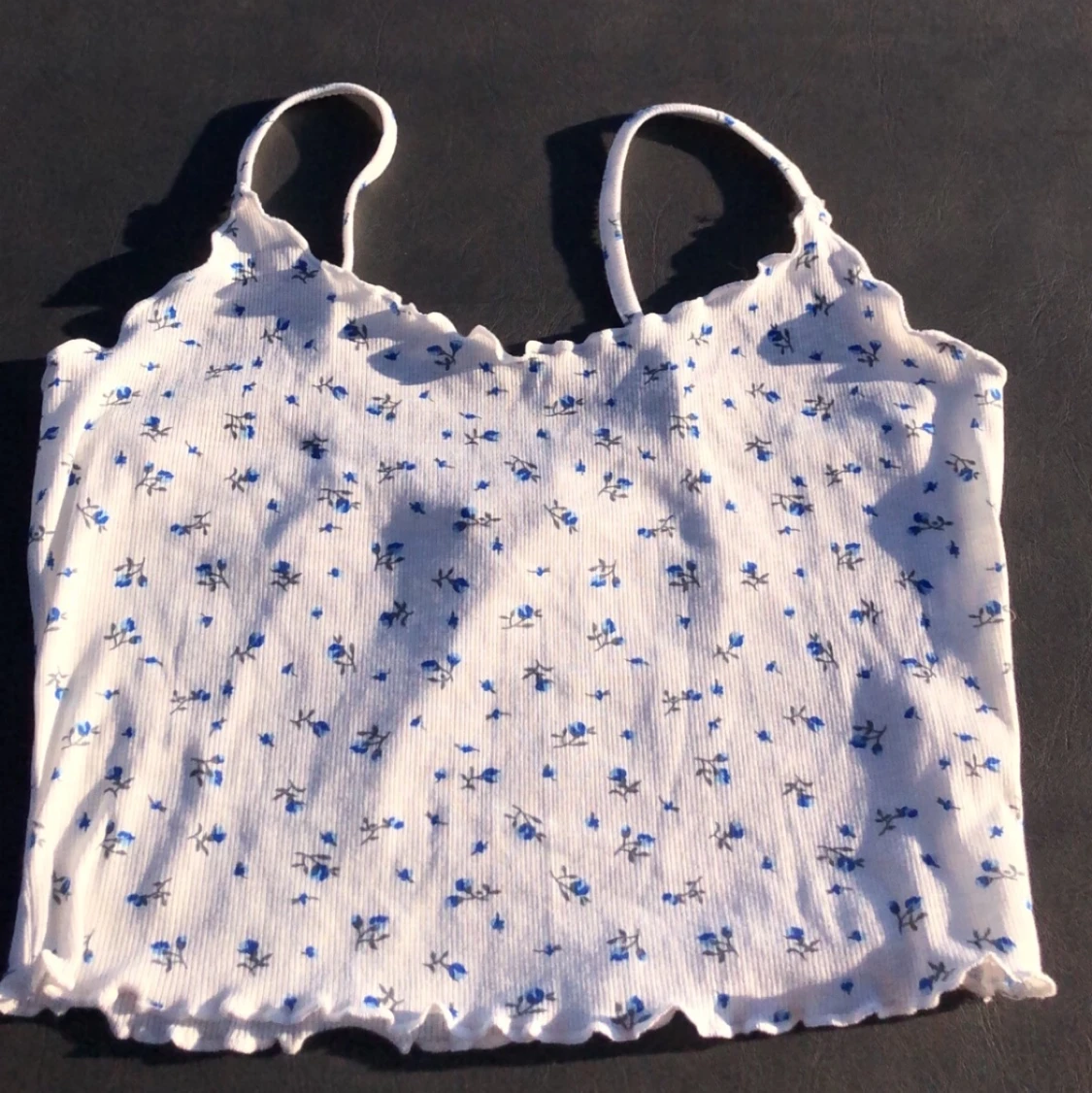 Blått/vitt linne med blommor - 90