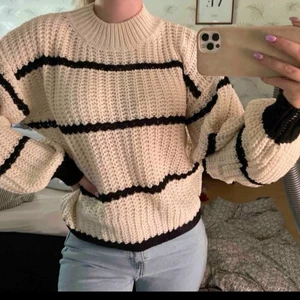 Randig stickat tröja! - Mysig stickad tröja med randigt mönster! 