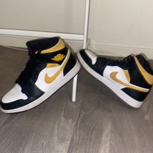 JORDEN 1 vit pollen - Säljer mina jorden 1 efter att haft dom i 1 månad.              Köpte dom i butik från kicksnstuff i Gbg för 2150 kr.