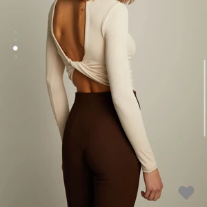 Topp - Super super fin tröja med öppen rygg, fick i present men gillar inte polo den har prislapp kvar💓