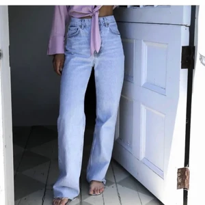 Jeans  - Supersnygga jeans som tyvärr har blivit försmå:(( knappt använda!! Går ner till marken på mig som är 163cm