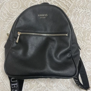 Väska  - Knappt använd har köpt den för 1500 vill sälja den 