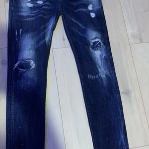 Dsq2 Jeann - Dsquerad2 jeans storlek 33/32