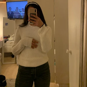 Polo stickat tröja  - Stickade polo vit ifrån Rut & circle ⭐️ jättefin och skön men säljer då vidare för behöver rensa mina kläder :( 