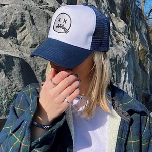 Keps  - Svart keps från UF-företag, köparen står för frakten. Lånade bilder! 